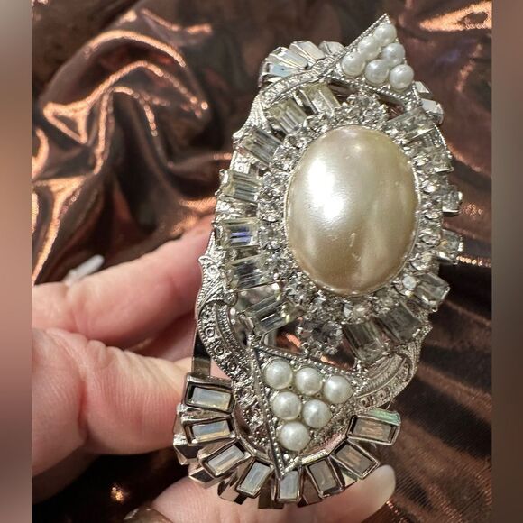 Elizabeth Cole Statement Bracelet – Vintage Glamour & Elegance Silver and Pearl - Picture 11 of 17